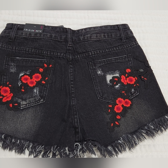 Fashion Nova Denim Shorts Size S - Picture 4 of 13